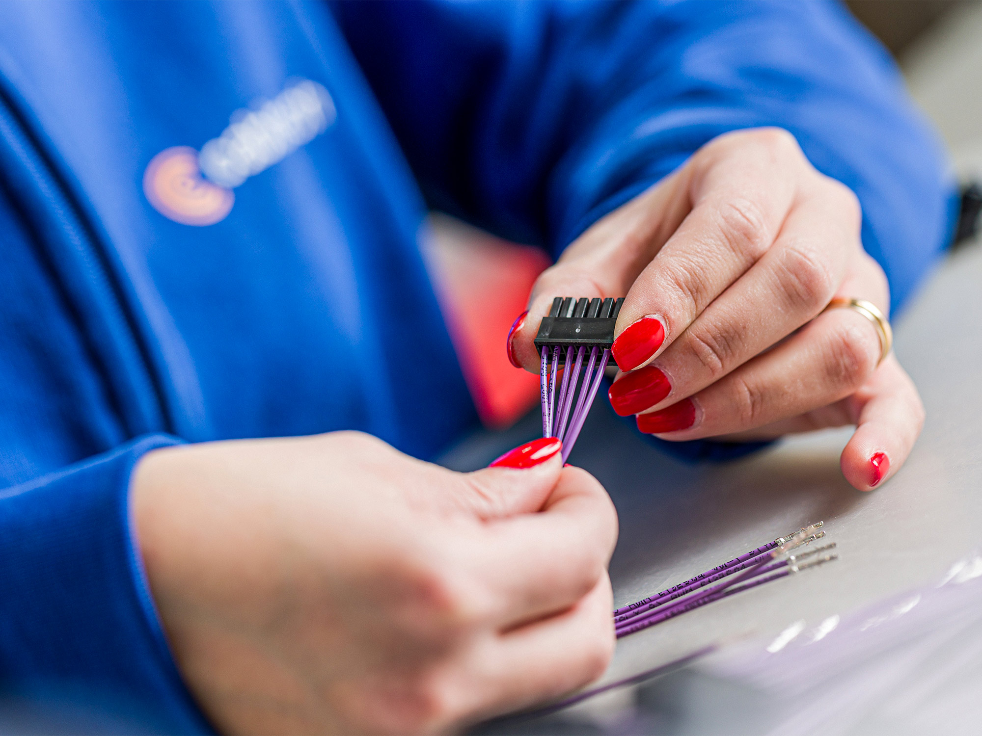 Assemblaggio cavi su misura / Cablotech